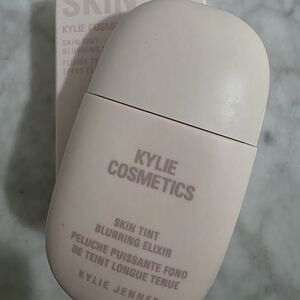 Kylie Cosmetics Blurring Elixir - Soft Cream